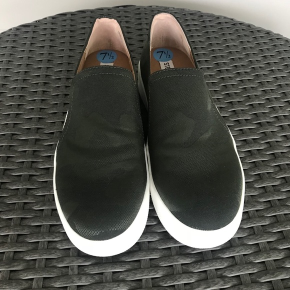 Steve Madden Shoes - Steve Madden camo shoes size 7.5